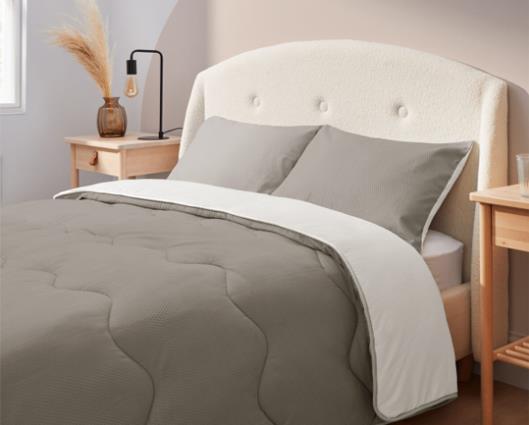 King - Silentnight Summer Breeze Seersucker Coverless Duvet 2.5 Tog Cream/Taupe