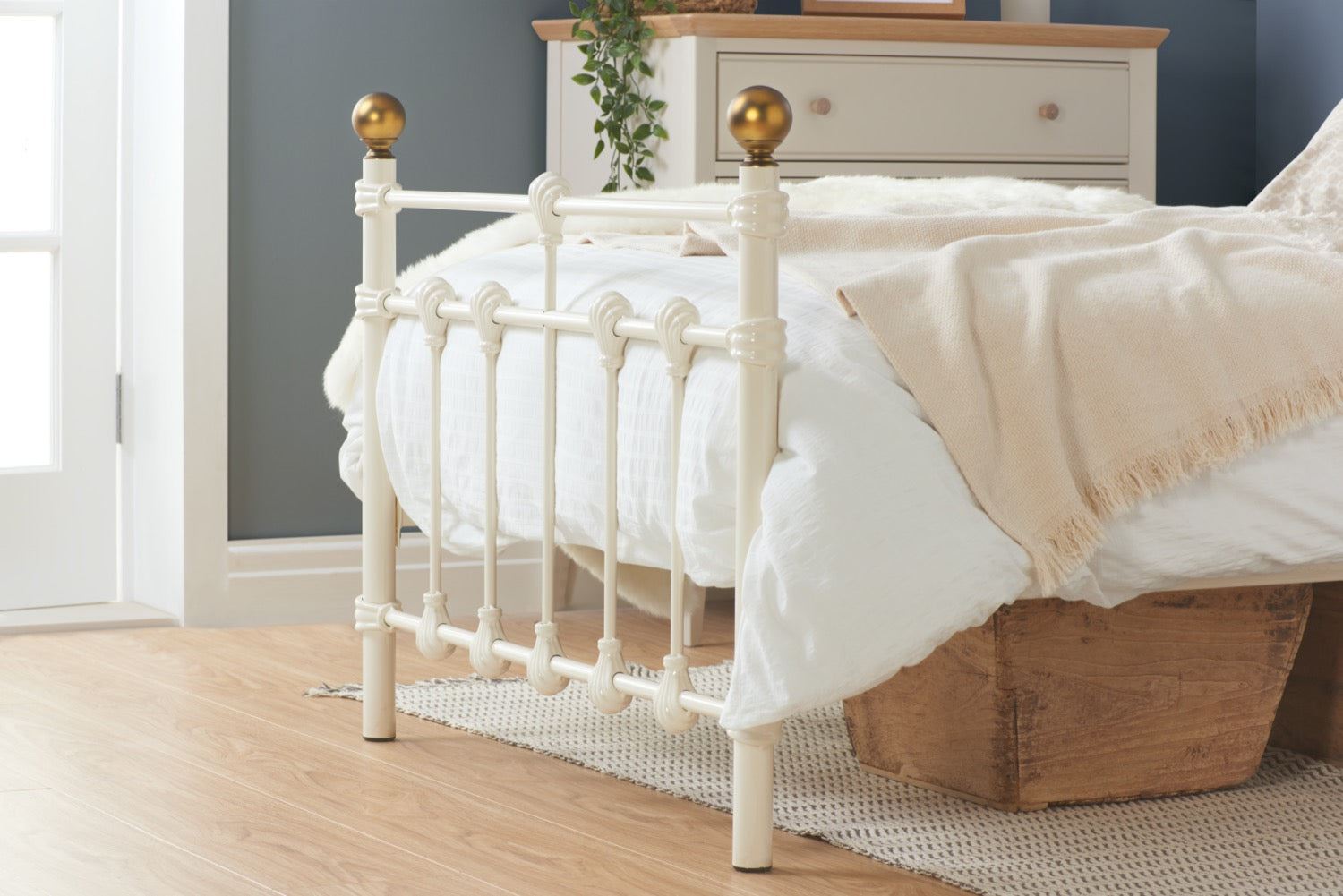 Atlas Bed - Cream